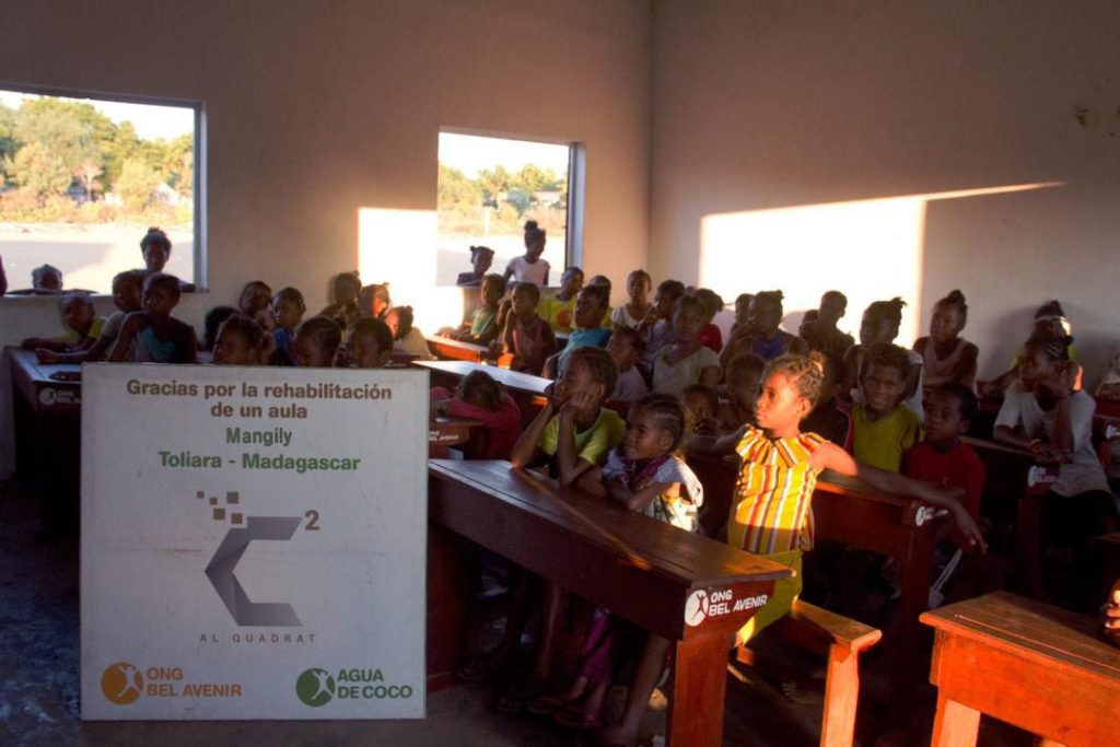 Rehabilitem una aula escolar a Madagascar amb l’Associació Aigua de Coco