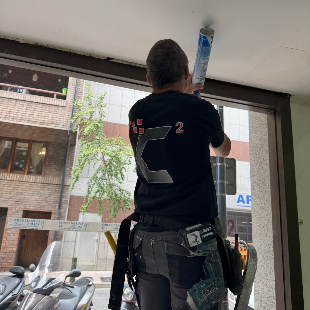 Treballadors mans a l'obra