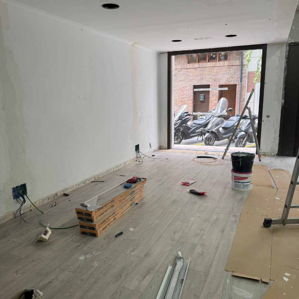 Treballadors mans a l'obra